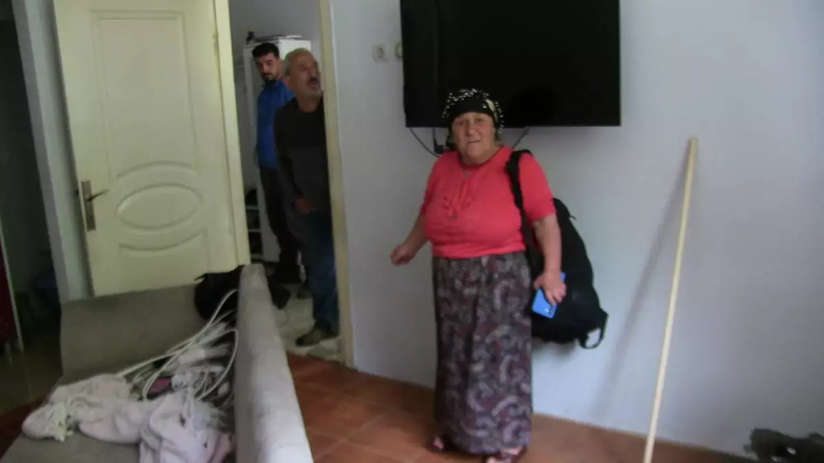 artvinde sel faciasi mahsur kaldi WkWDYb6v