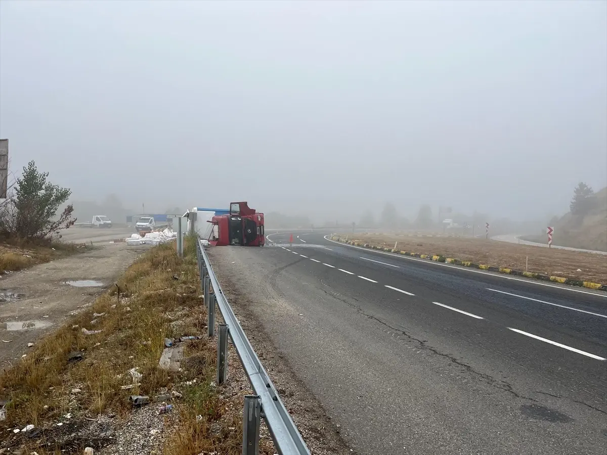 cerkeste tir devrildi surucu yaralandi 7OJRfgax