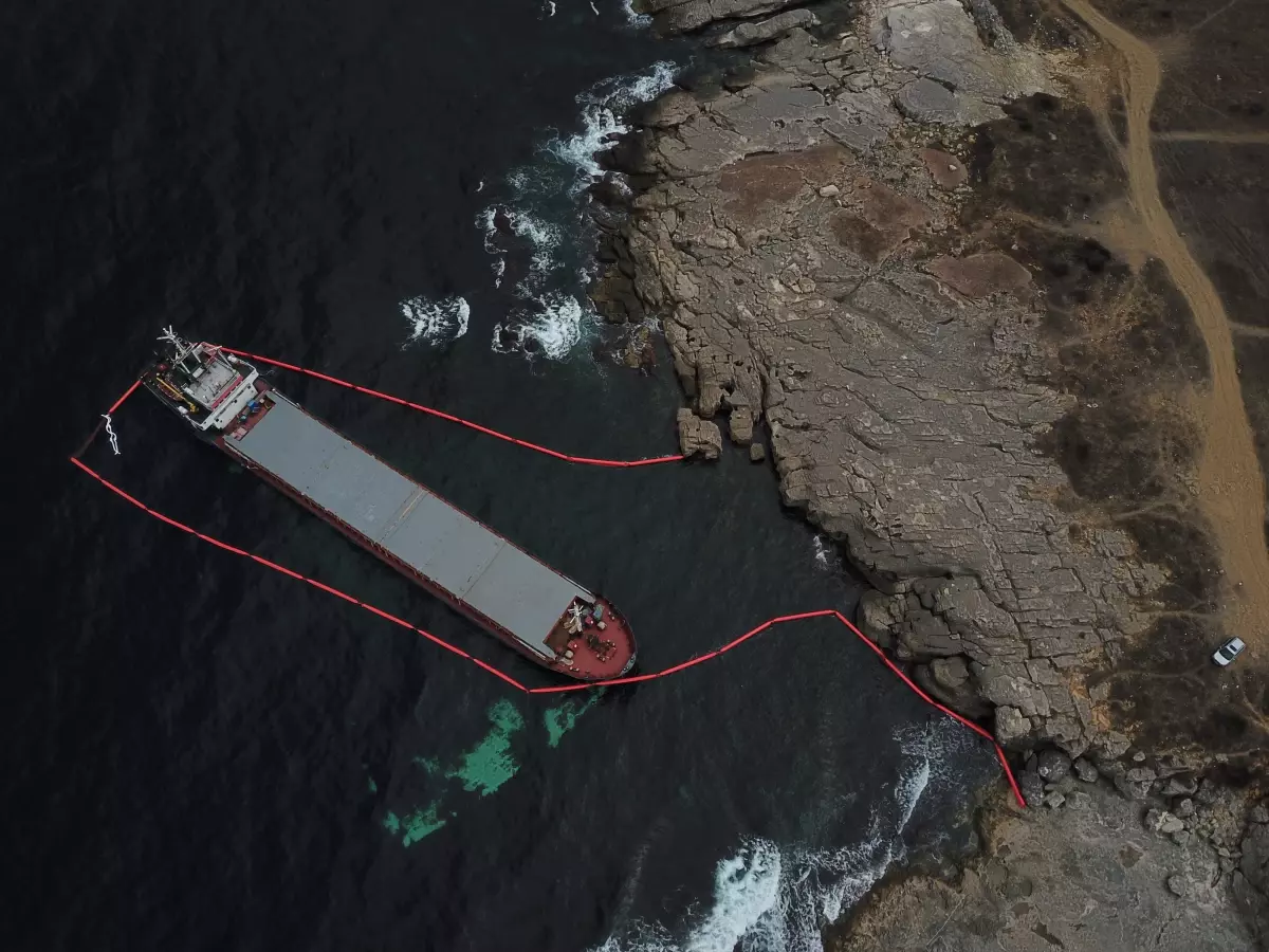 Kandıra’da Karaya Oturan Gemi Kurtarılmayı Bekliyor