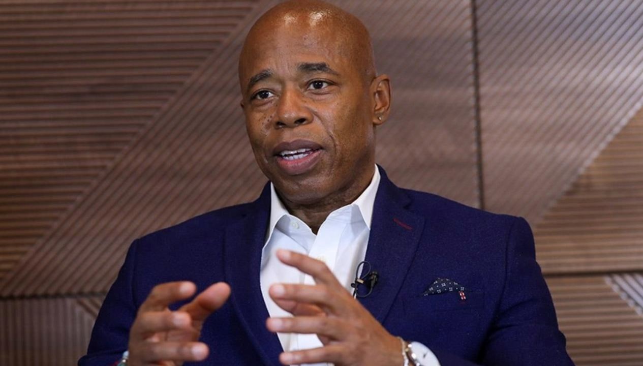 New York Belediye Başkanı Adams, seçim kampanyasından çekildi