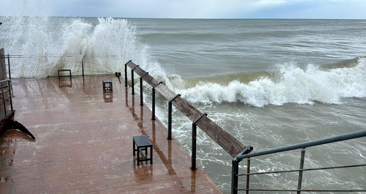 uzmanlardan uyari ustune uyari dalgalarin boyu 5 metreyi asti rnlq9hDT