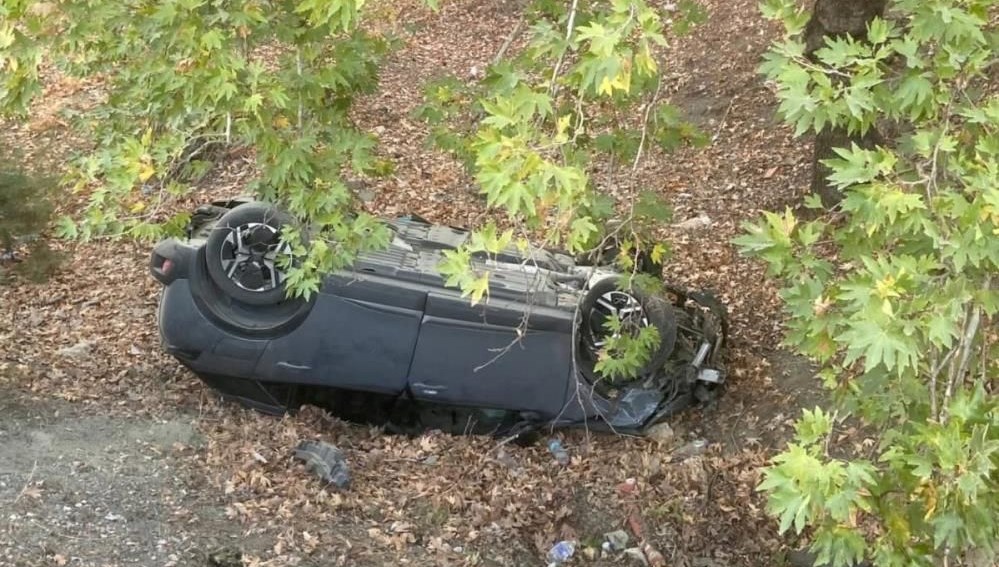 Adıyaman’da otomobil şarampole yuvarlandı