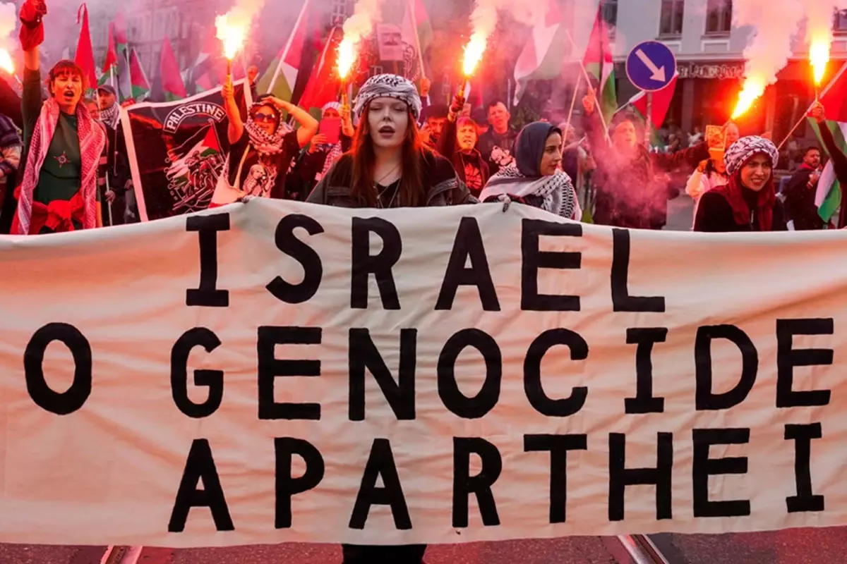 binler sokaga indi norvecten israil maci oncesi filistine destek yuruyusu 1GFQFqjk