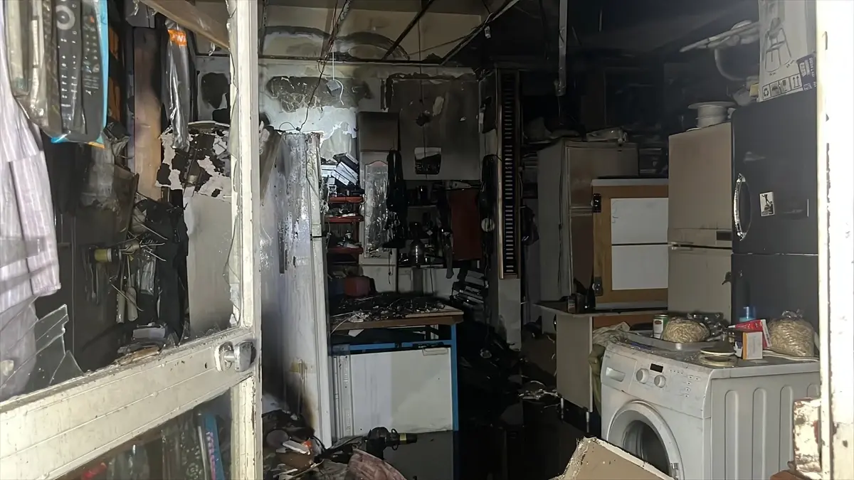 Alanya’da Beyaz Eşya Tamir Dükkanında Yangın