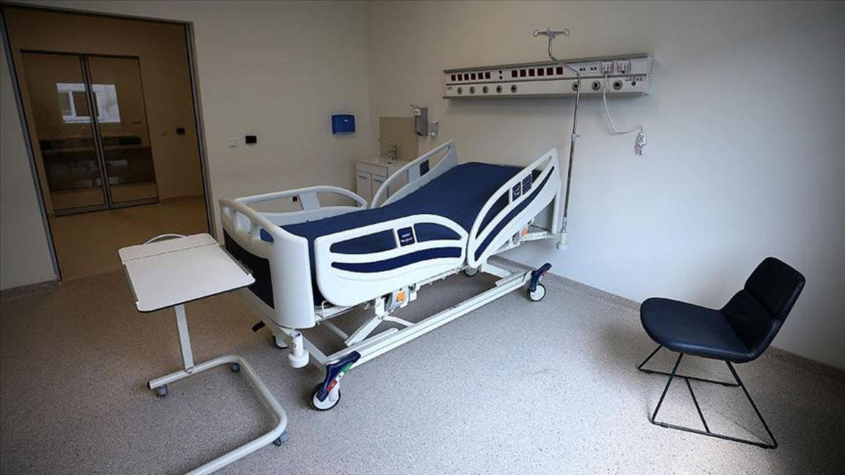 Almanya’da bir şahıs hastanede aynı odada kaldığı hastanın solunum cihazını söktü