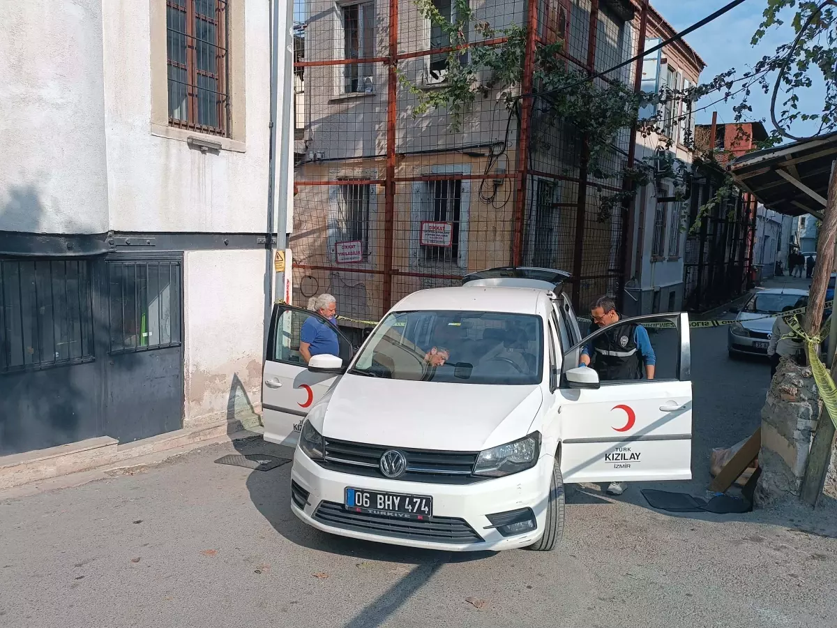 İzmir’de Kızılay çalışanı tabancayla vuruldu