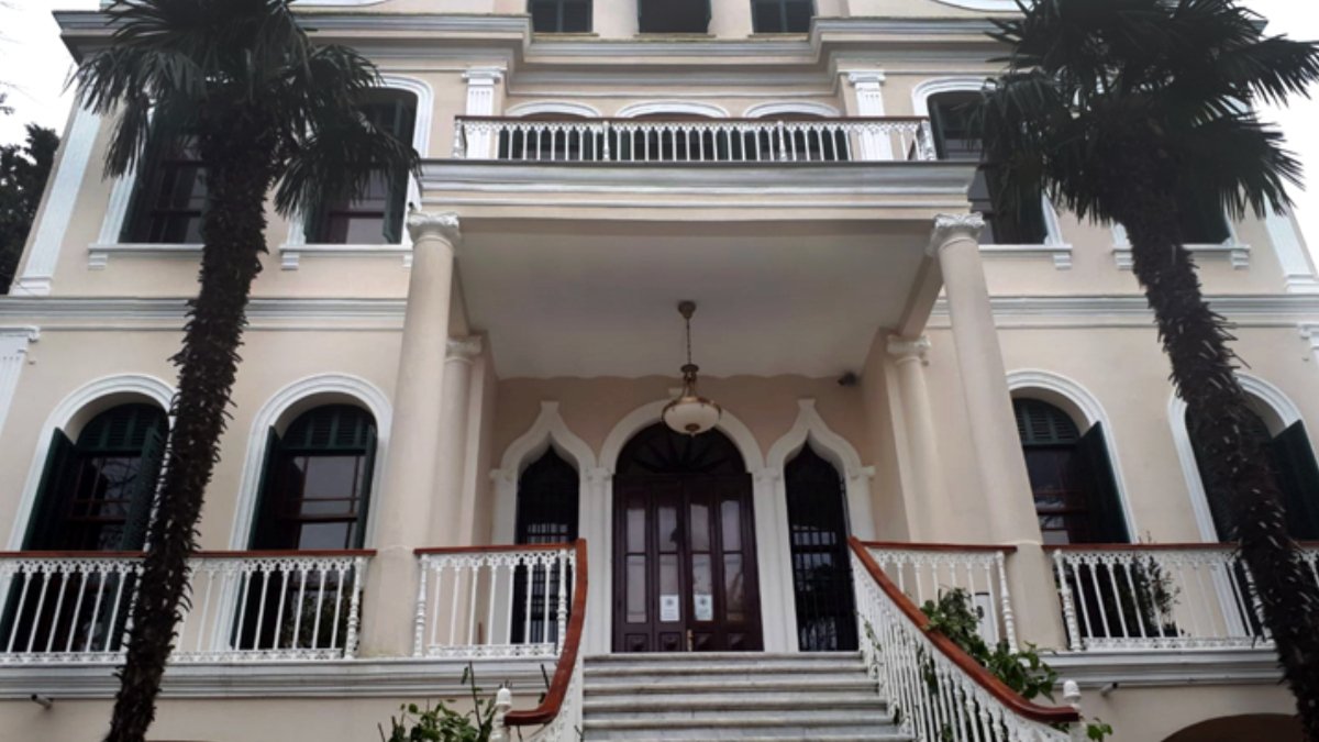 Adalar Adliyesi’nde soygun: Zabıta katibi adli emanette bulunan silahları çaldı