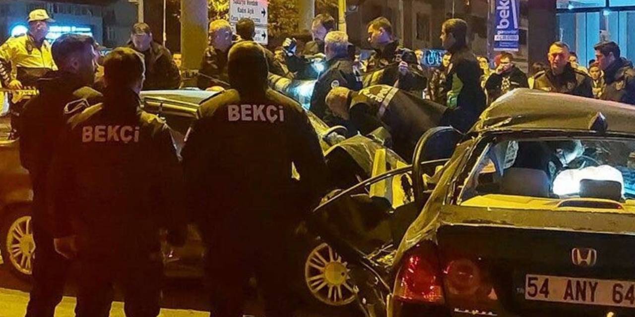 Sakarya’da iki otomobil birbirine girdi: 1 kişi hayatını kaybetti 3 yaralı