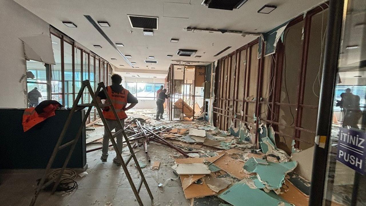 Şişli’de AVM’de kaçak ve ruhsata aykırı yapıların yıkımı gerçekleştirildi