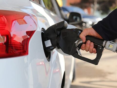 Sürücüler için müjde: Benzin ve motorin fiyatlarına gece yarısı indirim!