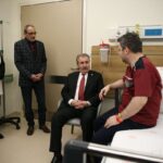 bbp-baskani-destici-yarali-kaymakami-ziyaret-etti-Od14sX8H