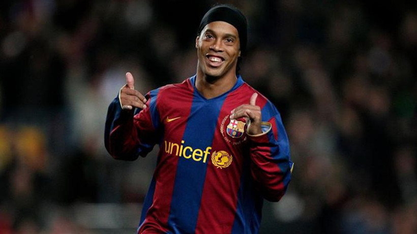 Futbol efsanesi Ronaldinho yeşil sahalara dönmeye hazırlanıyor: İşte yeni takımı